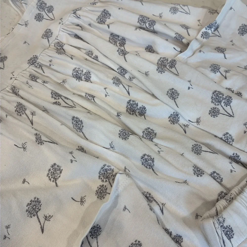 Vignette Short Sleeve Dress in White w Purple Dandelions.  Size 0-3M